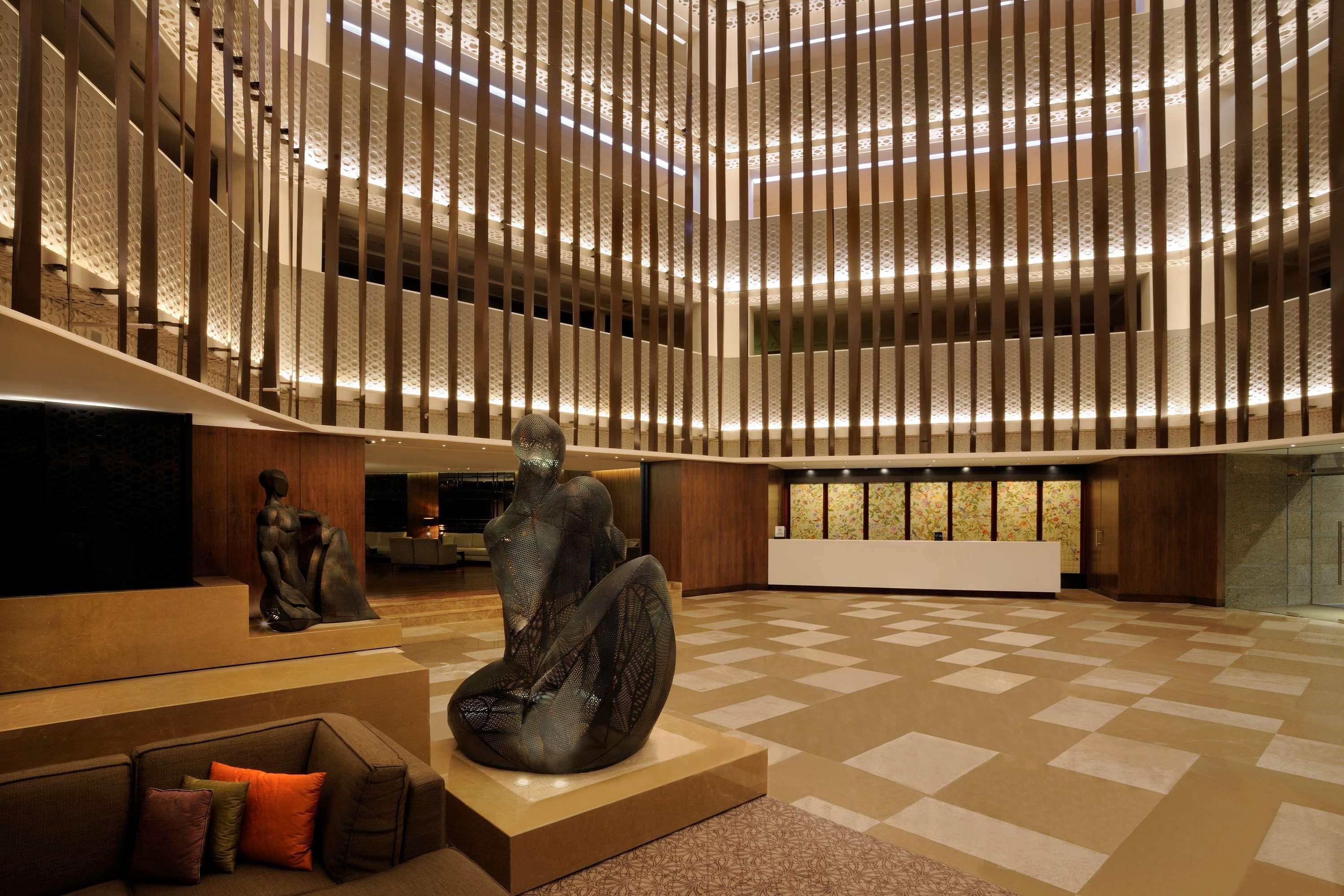 Hilton Bangalore Embassy Golflinks Exterior foto