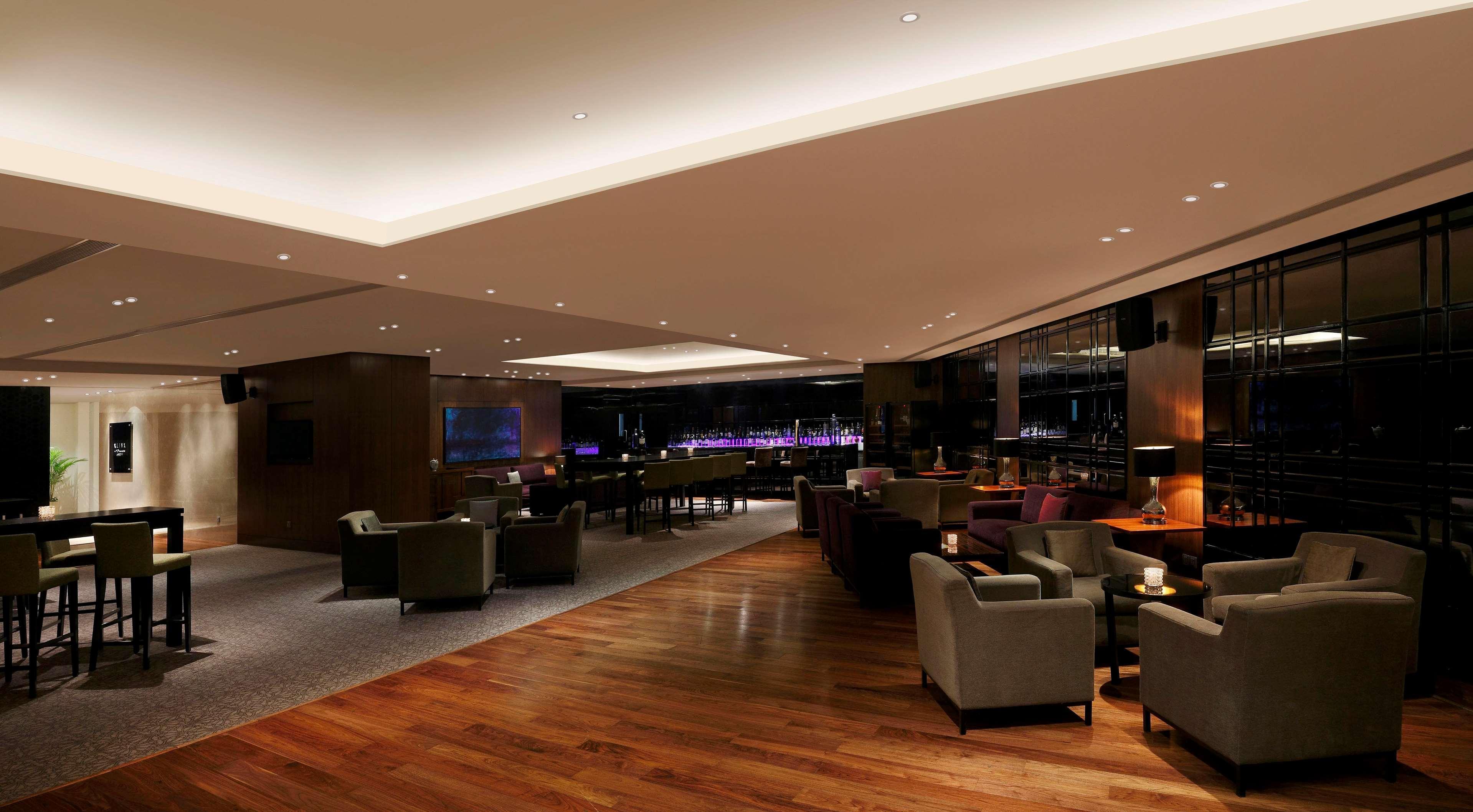 Hilton Bangalore Embassy Golflinks Exterior foto