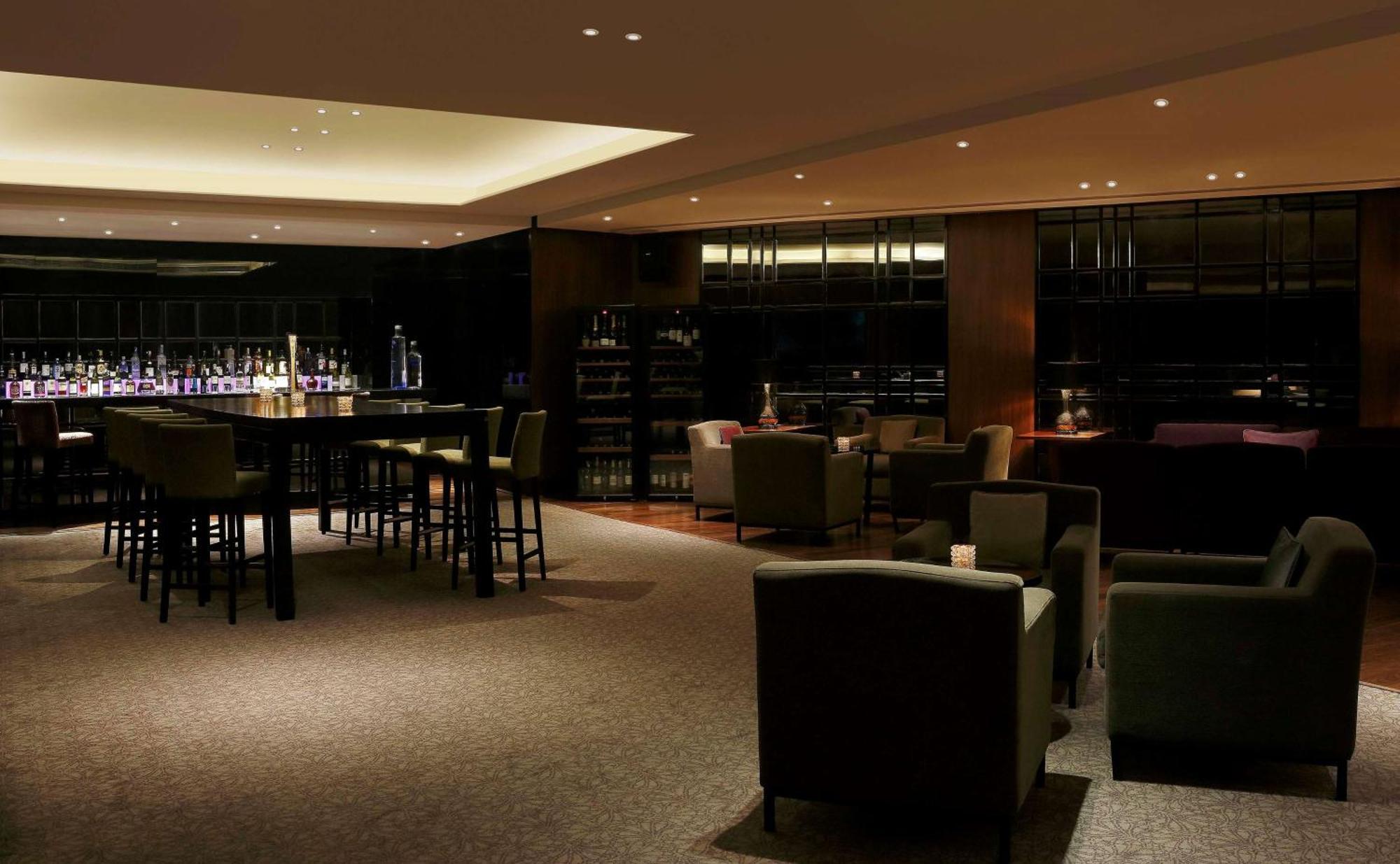 Hilton Bangalore Embassy Golflinks Exterior foto