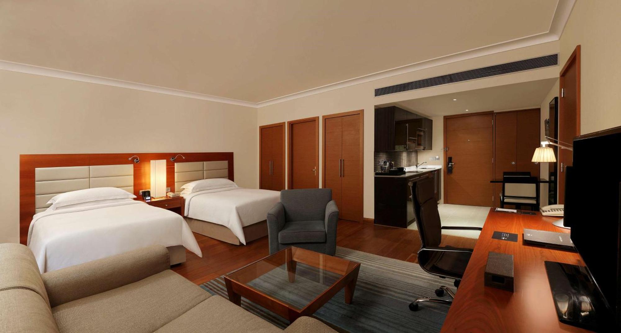 Hilton Bangalore Embassy Golflinks Exterior foto