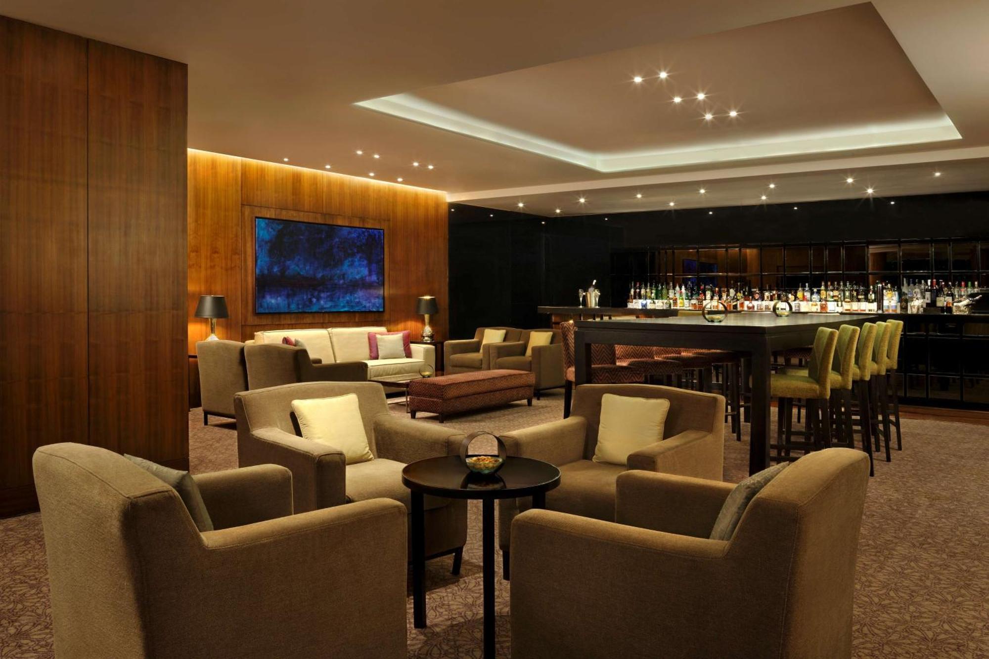 Hilton Bangalore Embassy Golflinks Exterior foto