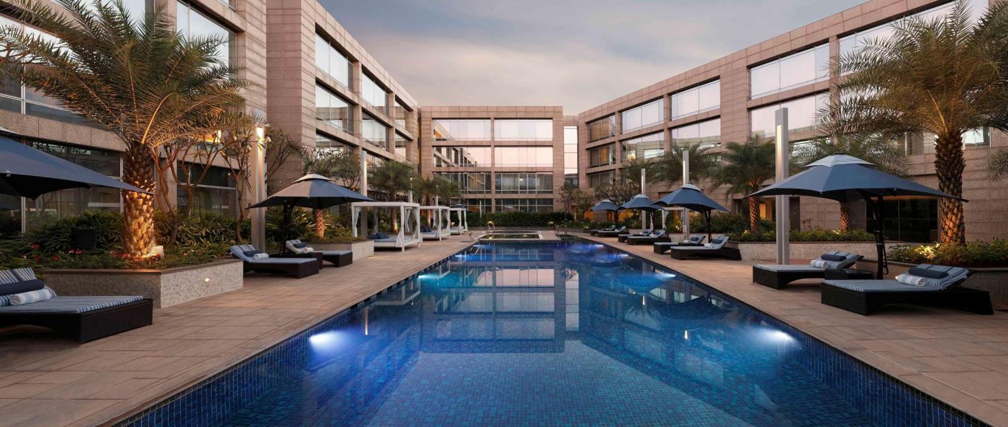 Hilton Bangalore Embassy Golflinks Exterior foto