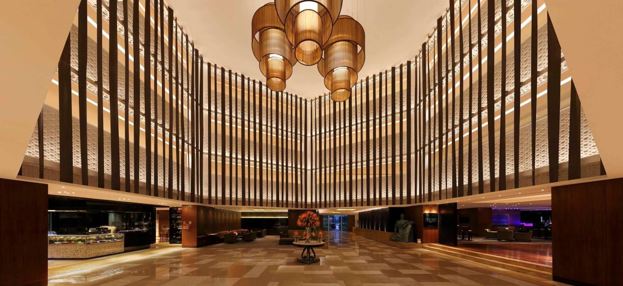 Hilton Bangalore Embassy Golflinks Exterior foto