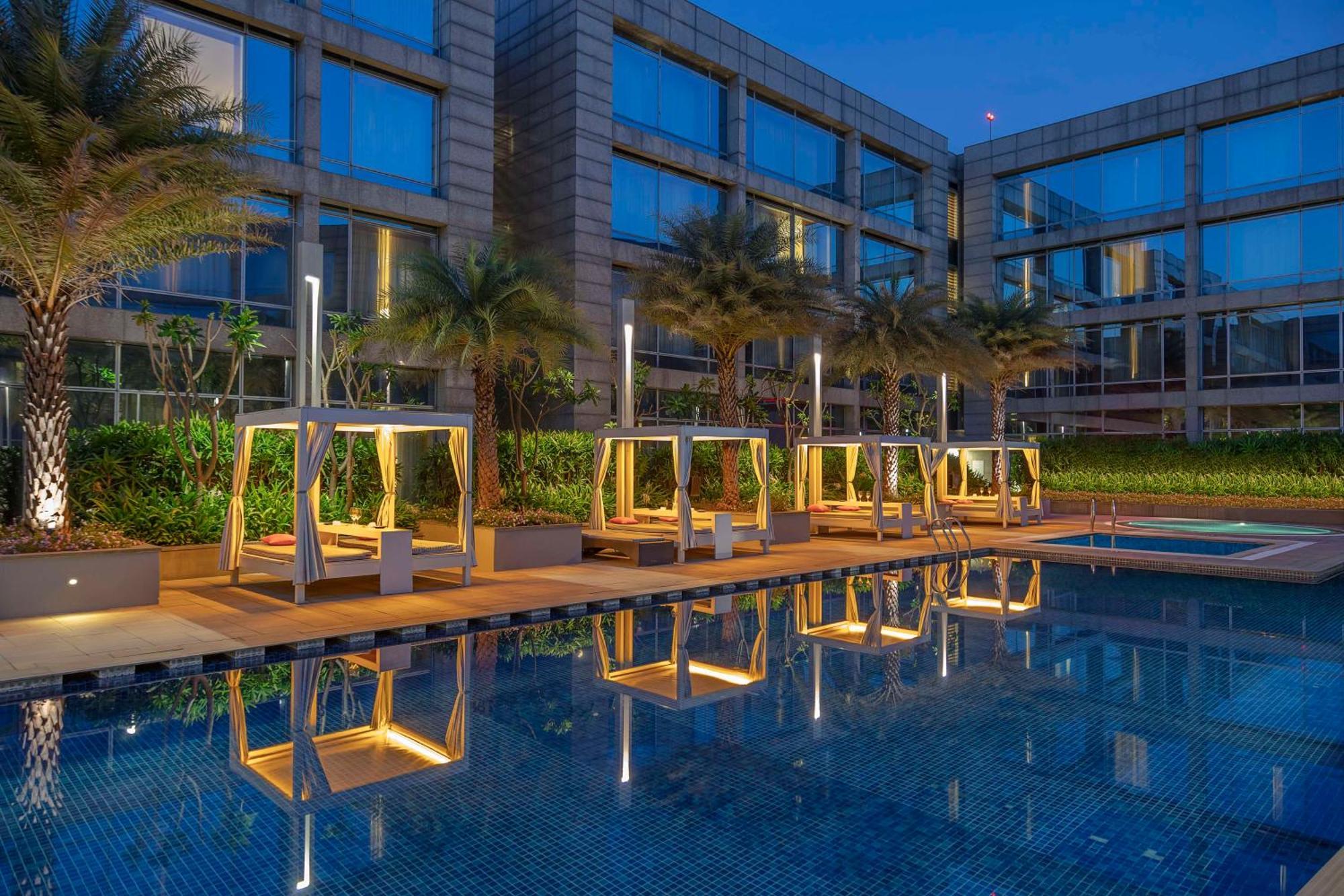 Hilton Bangalore Embassy Golflinks Exterior foto